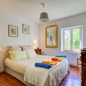 https://les-chambres-du-perussier.fr-provencehotel.com